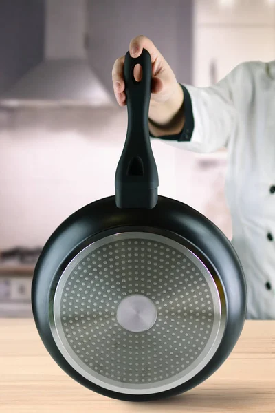 Close Shot Cook Holding Frying Pan — Foto de Stock