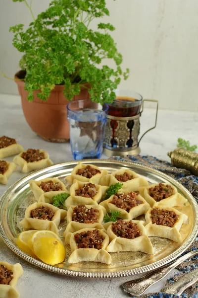 Традиционные Домашние Ливанские Мясные Пироги Sfeeha — стоковое фото