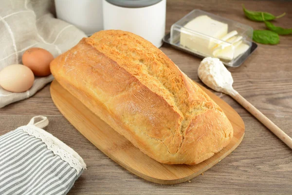 Классический Домашний Пшеничный Хлеб Подается Деревянном Фоне — стоковое фото