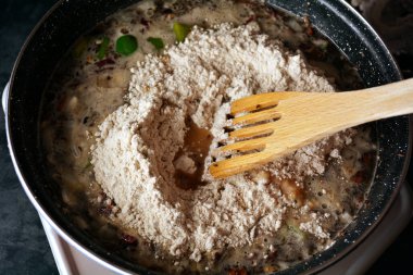 Rava Upma Hazırlama Fotoğrafları