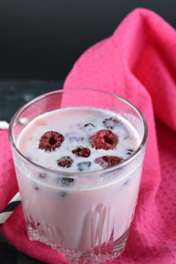 Lezzetli Rasperry Smoothie in Glass