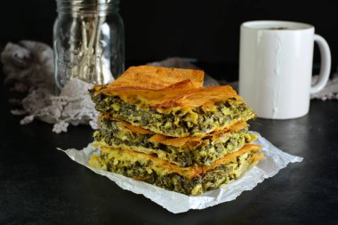 Ev yapımı ıspanaklı turta. 