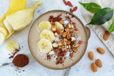 Lezzetli Tuzlu Karamelli Meyve Smoothie kasesini kapat.