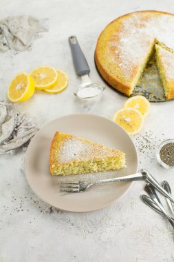 Chia limonlu kek, kapat.