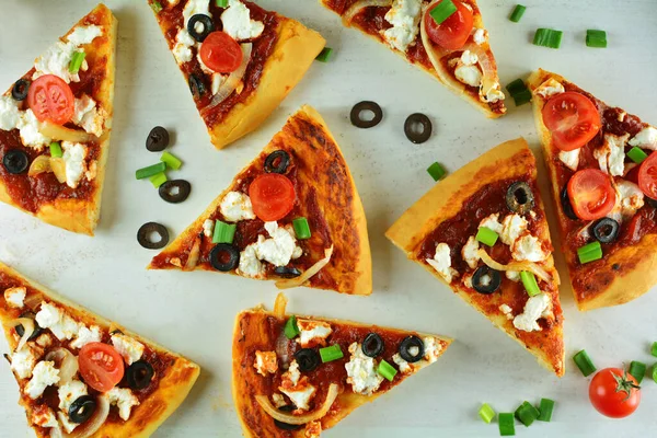 Lezzetli pizzanın yakın plan çekimi.