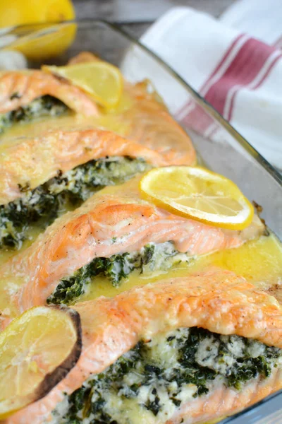 Lezzetli kremalı somon dolması.