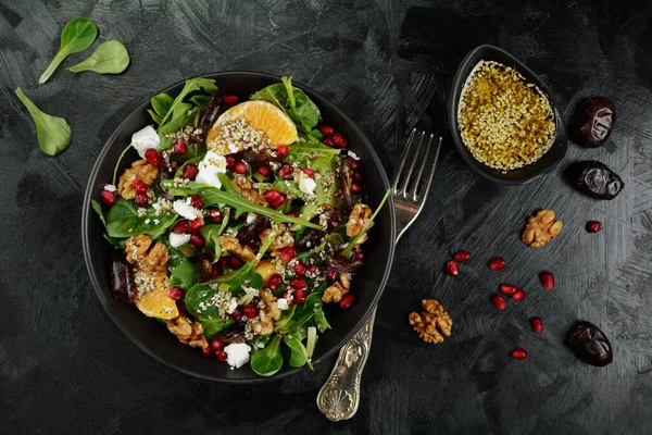Cevizli ve zataar soslu ıspanak salatası 