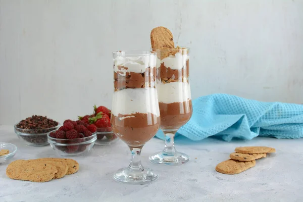 Gelado Parfait Com Biscoitos — Fotografia de Stock