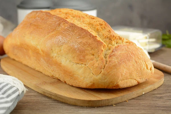 Pane Grano Fatto Casa Classico Servito Uno Sfondo Legno — Foto Stock