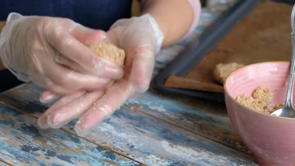 Fazendo 3-Ingrediente farinha de amêndoa biscoitos de coco - Vegan, Sem óleo, Opção Keto — Vídeo de Stock