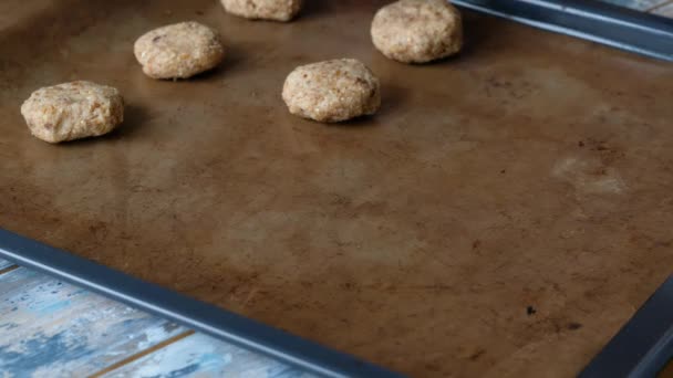 Dokonywanie 3-Składnikowe ciasteczka kokosowe z mąki migdałowej - Wegańskie, wolne od oleju, Opcja Keto — Wideo stockowe