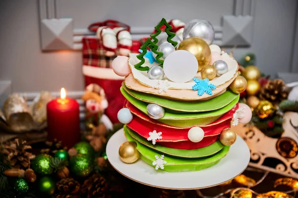 Gâteau Banane Noël Décoré Boules Noël Chocolat Arbres Noël Sur — Photo