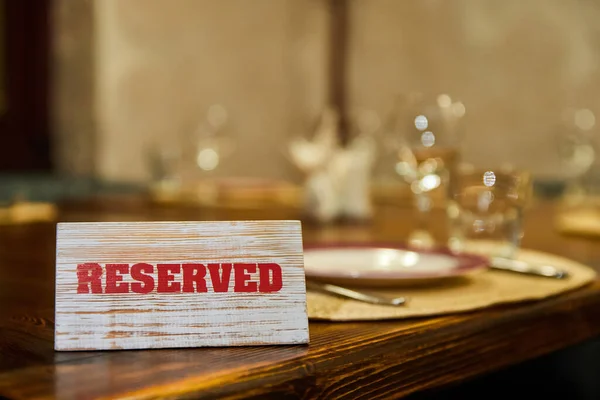 Wooden Plaque Inscription Reserved Restaurant Table — Stock Photo, Image