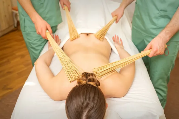 Young Woman Have Double Samurai Massage Bamboo Brooms Spa Relaxation — Stock Photo, Image