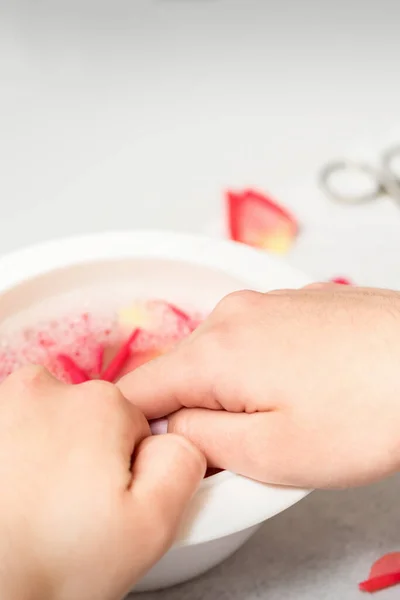 Hands White Bowl Bathe Nails Water Rose Petals Soften Cuticle — Stock Photo, Image