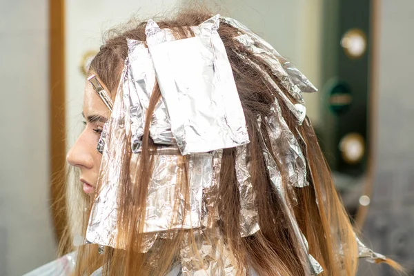 Hair Foiled Hair Dyeing Young Woman Hair Salon Close — Stock Photo, Image