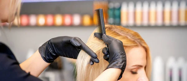 Beautiful Young Blonde Woman Long Straight Blonde Hair Getting Haircut — стоковое фото