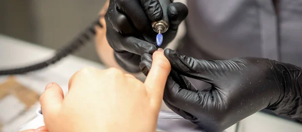 Manucure Master Utilise Une Lime Ongles Électrique Dans Salon Manucure — Photo