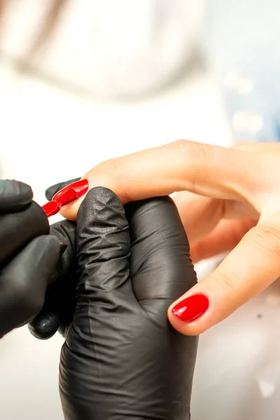 Manicure Varnish Painting Close Manicure Master Wearing Rubber Black Gloves — Fotografia de Stock