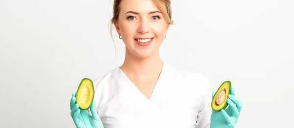 Portrait Smiling Young Female Nutritionist Doctor Organic Avocado Fruits Posing — Zdjęcie stockowe