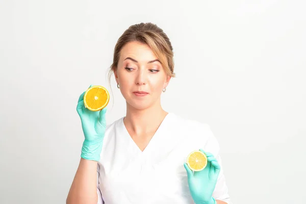 Smiling Female Nutritionist Holding Sliced Orange Looking Camera White Background — Stock fotografie