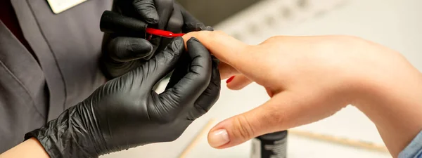 Manicure Varnish Painting Close Manicure Master Wearing Rubber Black Gloves — Photo