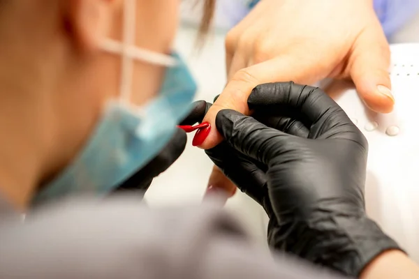 Manicure Varnish Painting Close Manicure Master Wearing Rubber Black Gloves — Foto de Stock
