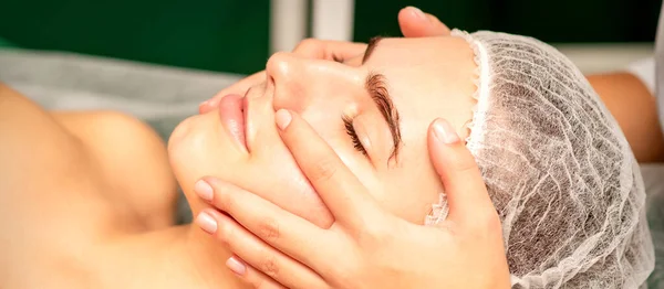 Beautiful Young Caucasian Woman Closed Eyes Receiving Facial Massage Beauty — Stock Photo, Image