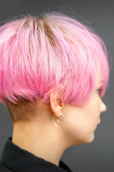 Profile Beautiful Young Caucasian Woman Short Bob Pink Hairstyle Dark — Foto Stock