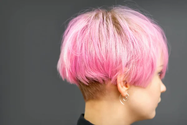 Profile Beautiful Young Caucasian Woman Short Bob Pink Hairstyle Dark — Zdjęcie stockowe