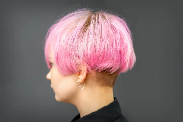 Profile Beautiful Young Caucasian Woman Short Bob Pink Hairstyle Dark — Stockfoto