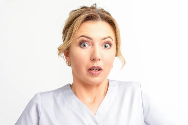 Female Doctor Shocked Close Portrait Young Caucasian Woman Looking Surprised — Fotografia de Stock
