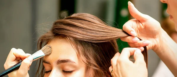 Makeup Artist Hairdresser Prepare Bride Making Hairstyle Makeup Beauty Salon — 스톡 사진