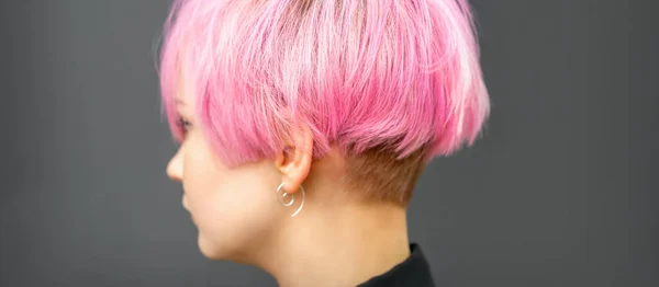 Profile Beautiful Young Caucasian Woman Short Bob Pink Hairstyle Dark — Zdjęcie stockowe