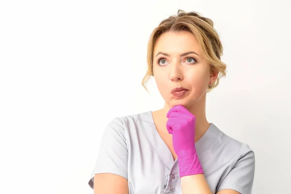 Young Caucasian Female Doctor Wearing Gloves Thoughtful Looking Away Isolated — Stock fotografie