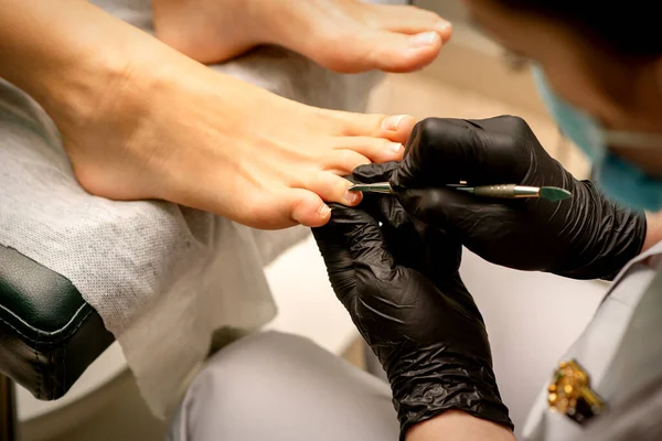 Professionele Pedicure Proces Van Nagelriemen Verwijderen Vrouwelijke Tenen Spa Salon — Stockfoto