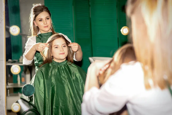 Professional Hair Care Beautiful Young Caucasian Brunette Woman Long Hair — Stock Photo, Image