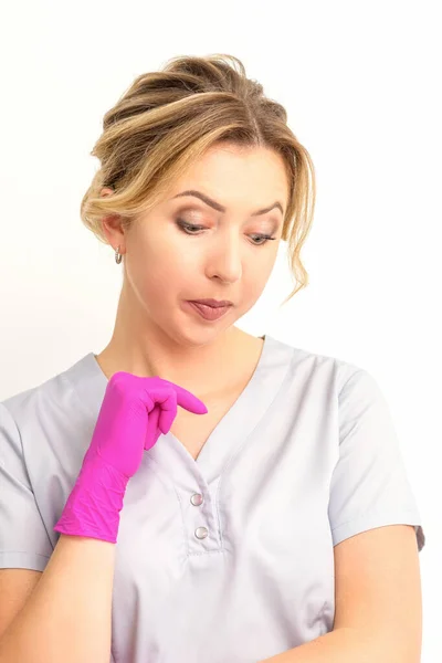 Young Caucasian Female Doctor Wearing Gloves Thoughtful Looking White Background — Stock fotografie