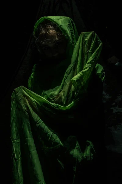 Kostým Saint Mary Zeleném Závěsu Venku — Stock fotografie