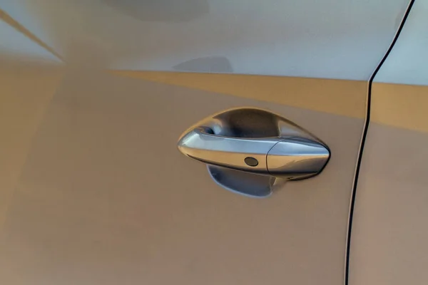 Arabanın Kapı Kolu Dokunmatik Sensörlü Anahtarsız Giriş Kapısı Kolu Erişim — Stok fotoğraf