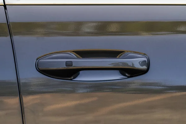 Arabanın Kapı Kolu Dokunmatik Sensörlü Anahtarsız Giriş Kapısı Kolu Erişim — Stok fotoğraf