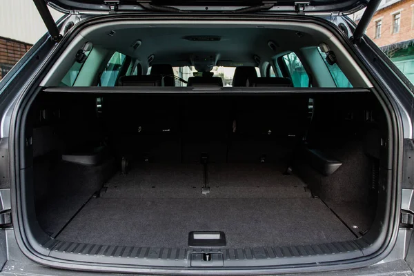 Enorme Limpio Vacío Maletero Del Coche Interior Moderno Suv Compacto —  Fotos de Stock