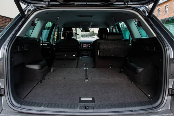 Riesiger Sauberer Und Leerer Kofferraum Innenraum Eines Modernen Kompakt Geländewagens — Stockfoto