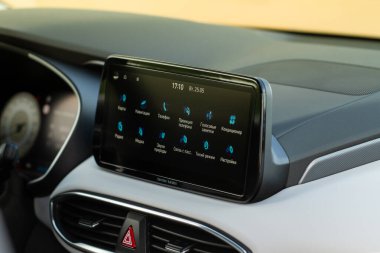 MOSCOW, Rusya - 25 Mayıs 2021 Hyundai Santa Fe Dördüncü Nesil TM. İç mekan görüntüsü. Hyundai Santa Fe 'nin iç kısımlarının detayları..