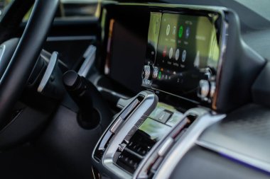 MOSCOW, RUSSIA - 25 Mayıs 2021 Kia Sorento Dördüncü nesil MQ4. İç mekan görüntüsü. Kia Sorento iç dekorasyonunun ayrıntıları.