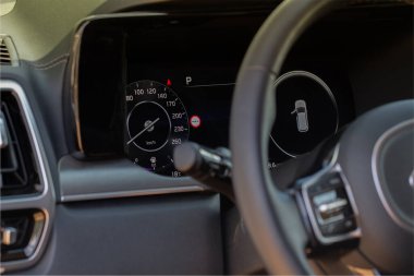 MOSCOW, RUSSIA - 25 Mayıs 2021 Kia Sorento Dördüncü nesil MQ4. İç mekan görüntüsü. Kia Sorento iç dekorasyonunun ayrıntıları.