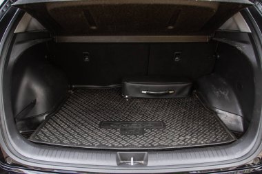 MOSCOW, RUSSIA - 23 Mayıs 2021 Hyundai Creta İlk nesil (GS / GC). Şehrin arka planında modern bir subcompact SUV. Hyundai Creta iç mekan. Yakın görüş. İç detaylar. Hyundai ix25.