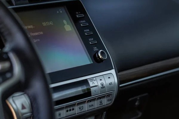 Сучасні Автомобілі Медіа Відображаються Всередині Автомобіля Сенсорний Екран Панелі Приладів — стокове фото