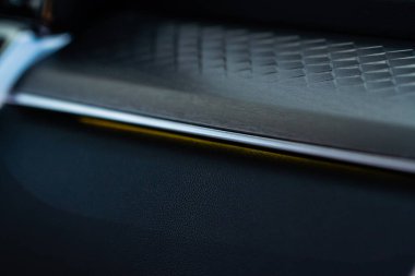 Modern araba iç metale ve plastik detaylara sahip. İç detay.