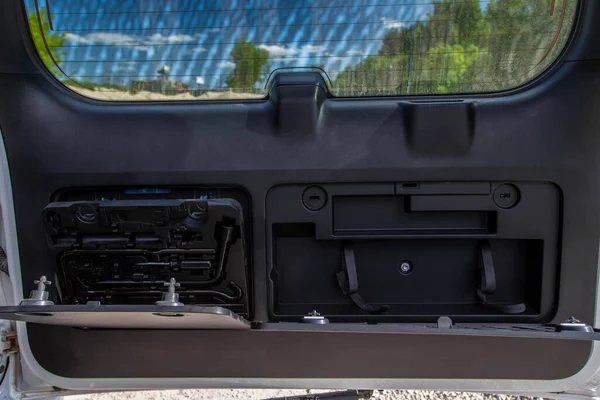 Car Tools Opened Trunk Door — Stock Photo, Image